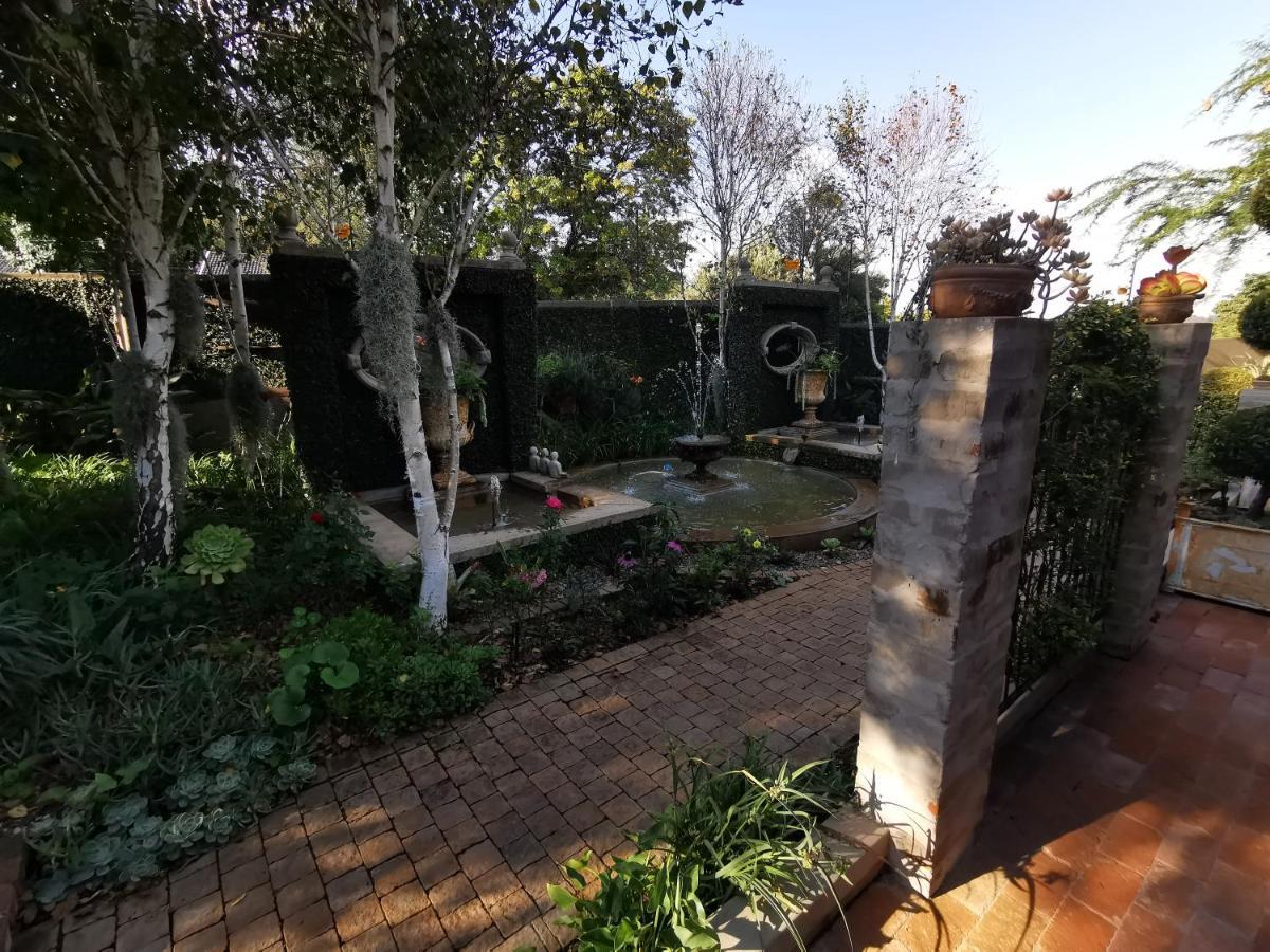 At 98 On Lynburn Guest House Pretoria Luaran gambar