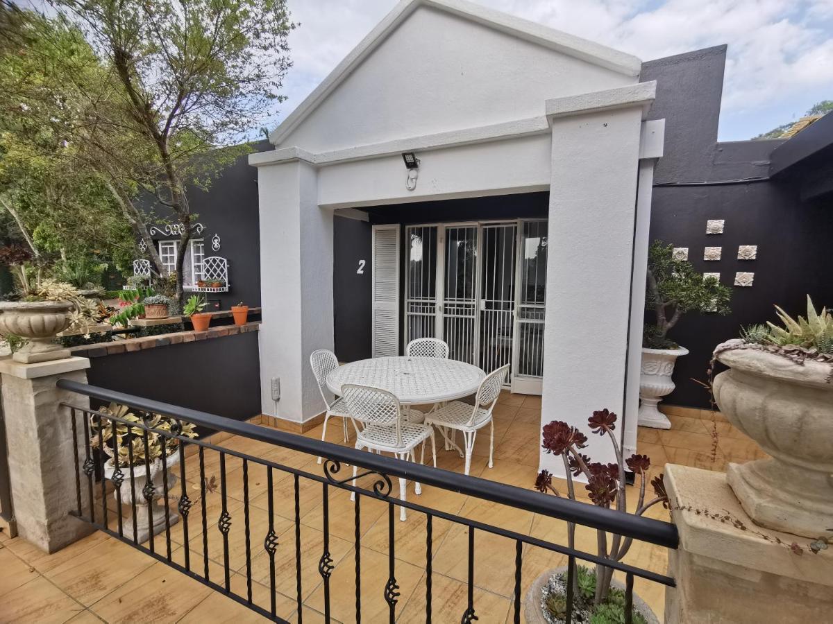 At 98 On Lynburn Guest House Pretoria Luaran gambar