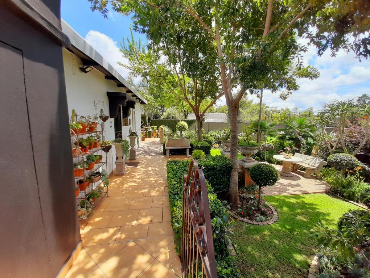At 98 On Lynburn Guest House Pretoria Luaran gambar