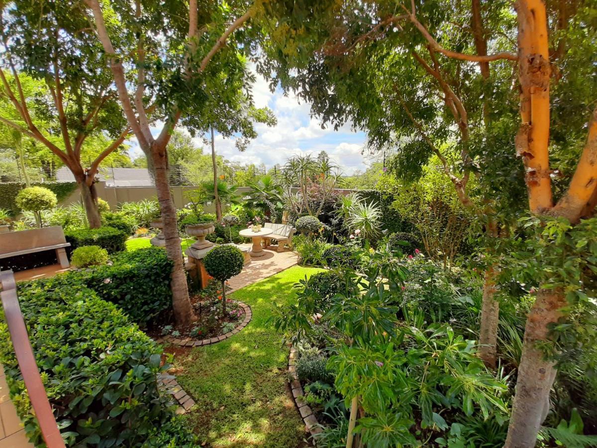 At 98 On Lynburn Guest House Pretoria Luaran gambar