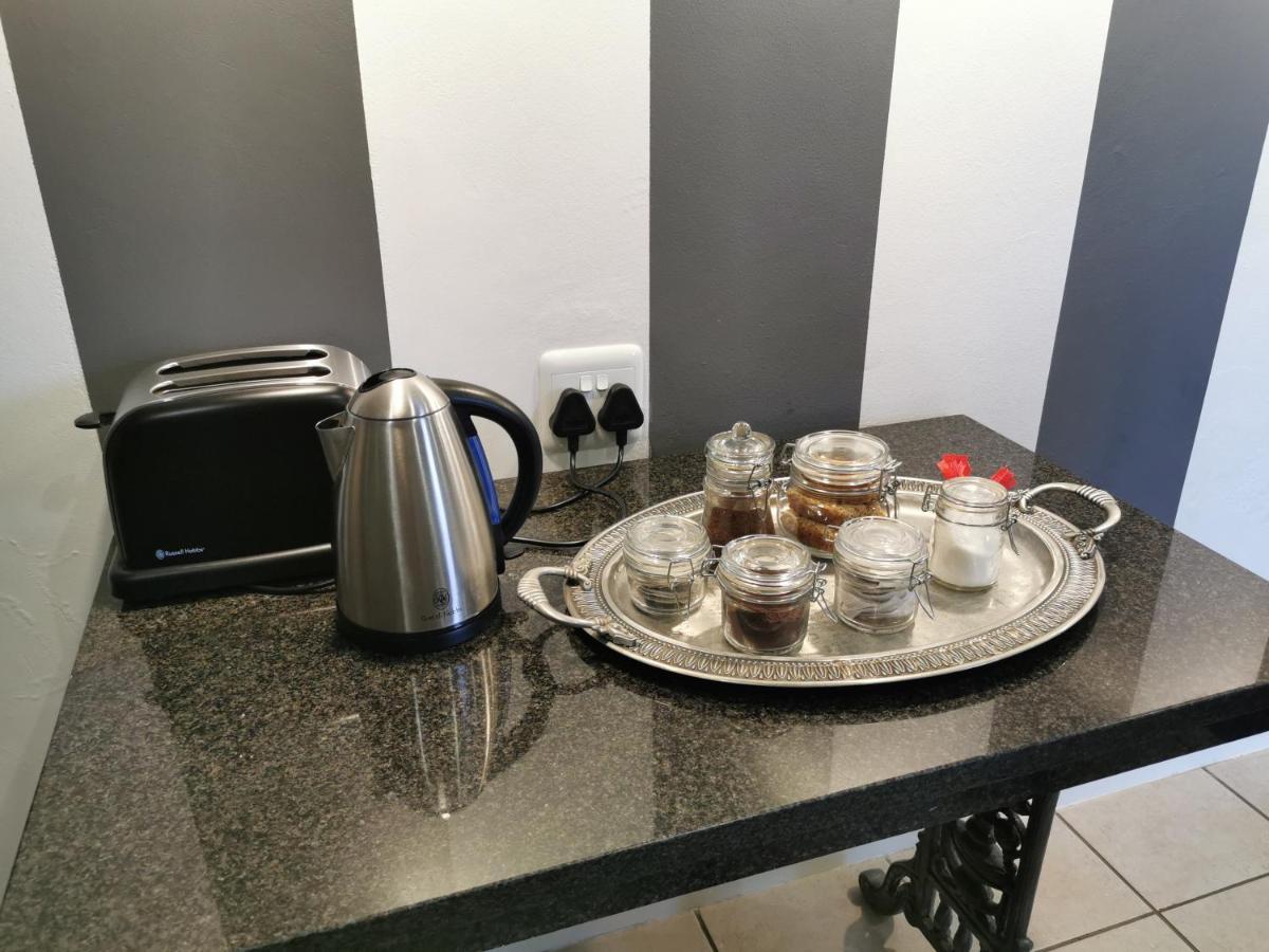 At 98 On Lynburn Guest House Pretoria Luaran gambar
