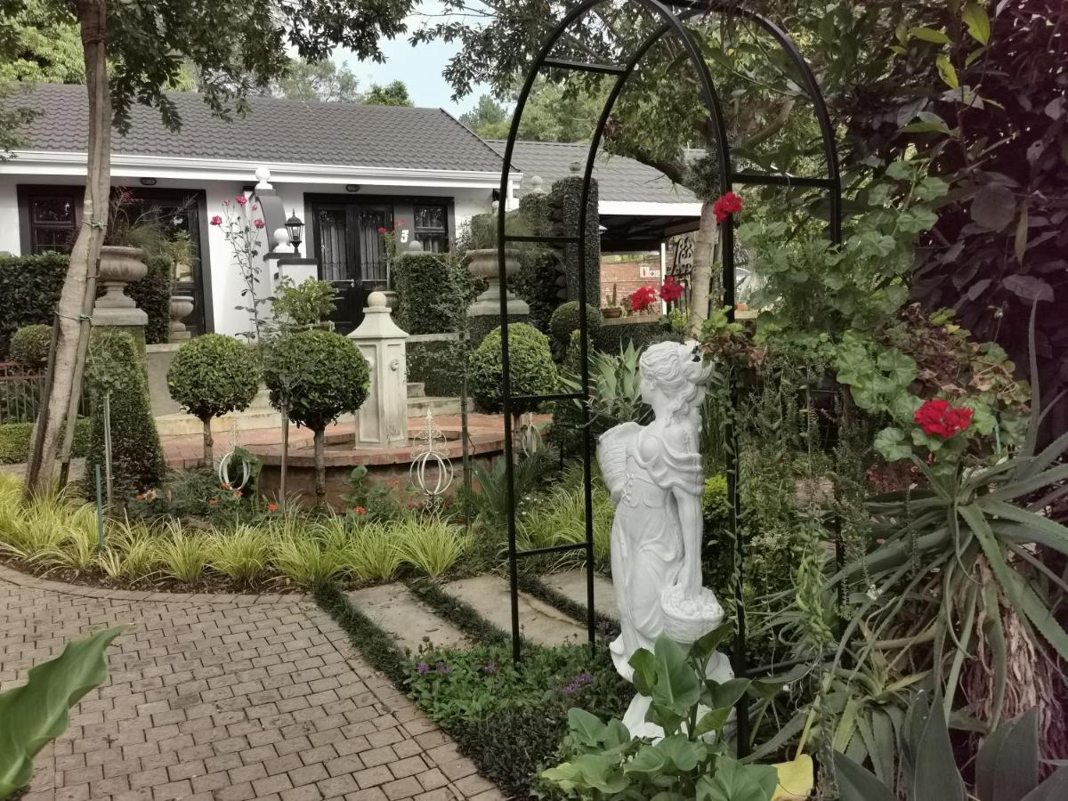 At 98 On Lynburn Guest House Pretoria Luaran gambar