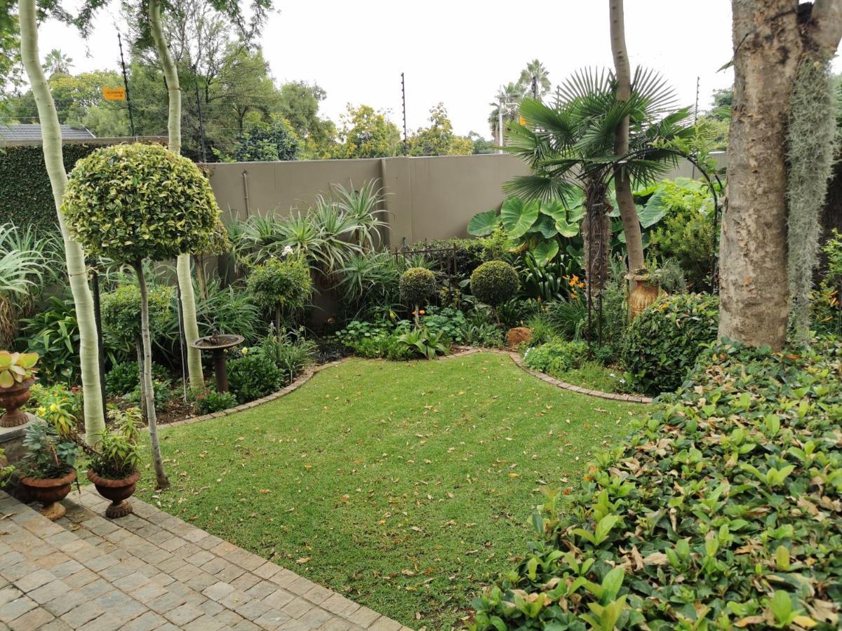 At 98 On Lynburn Guest House Pretoria Luaran gambar