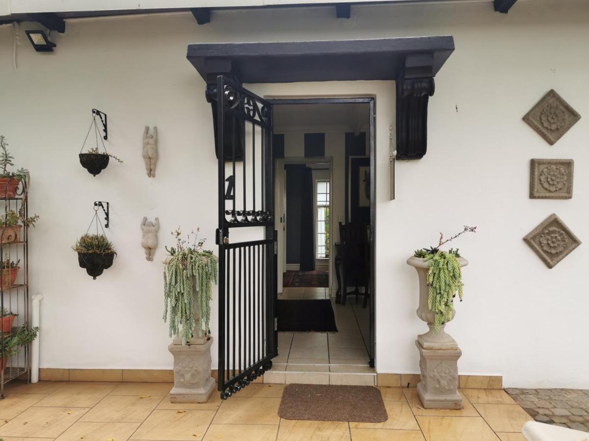 At 98 On Lynburn Guest House Pretoria Luaran gambar