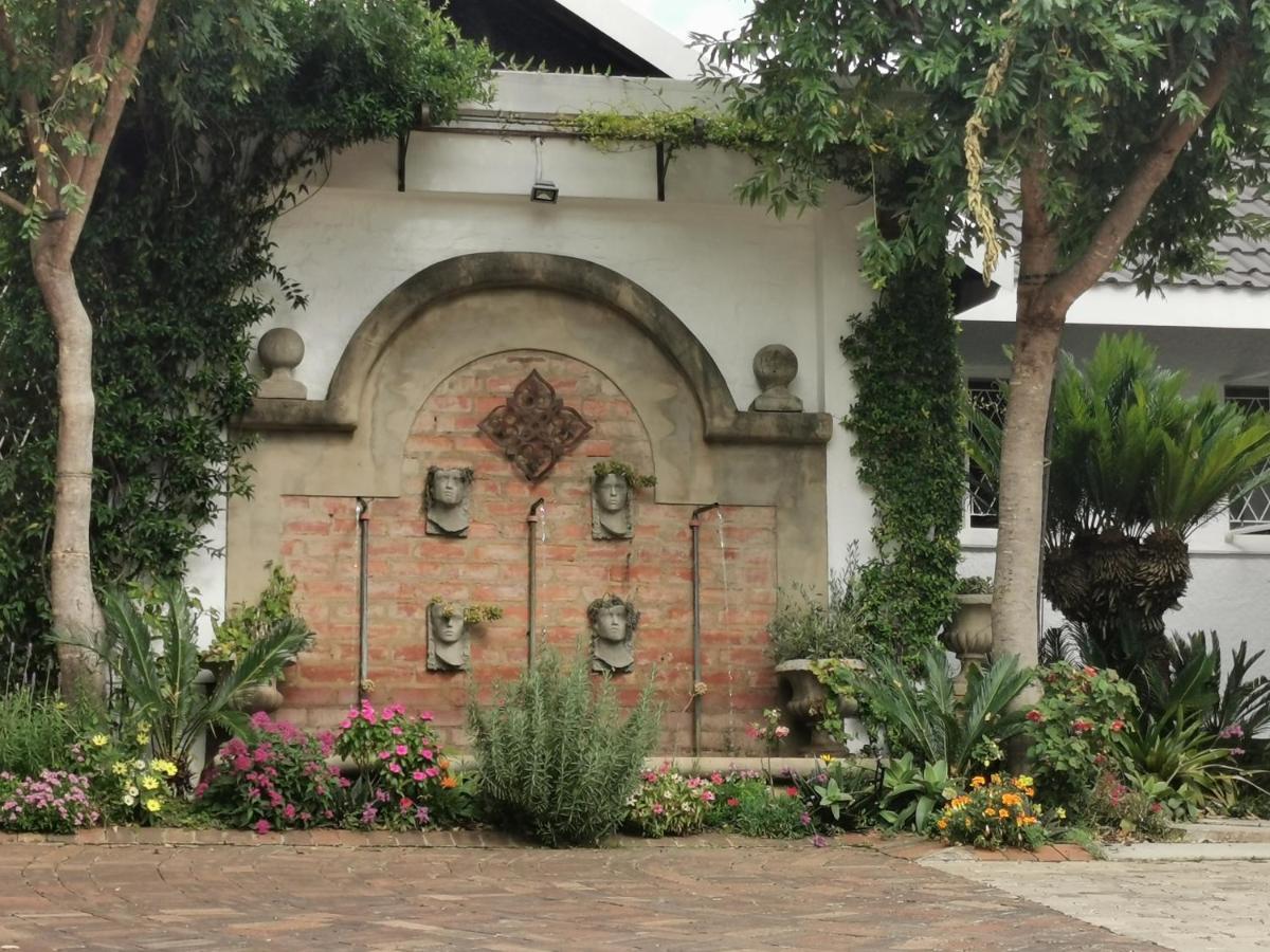 At 98 On Lynburn Guest House Pretoria Luaran gambar