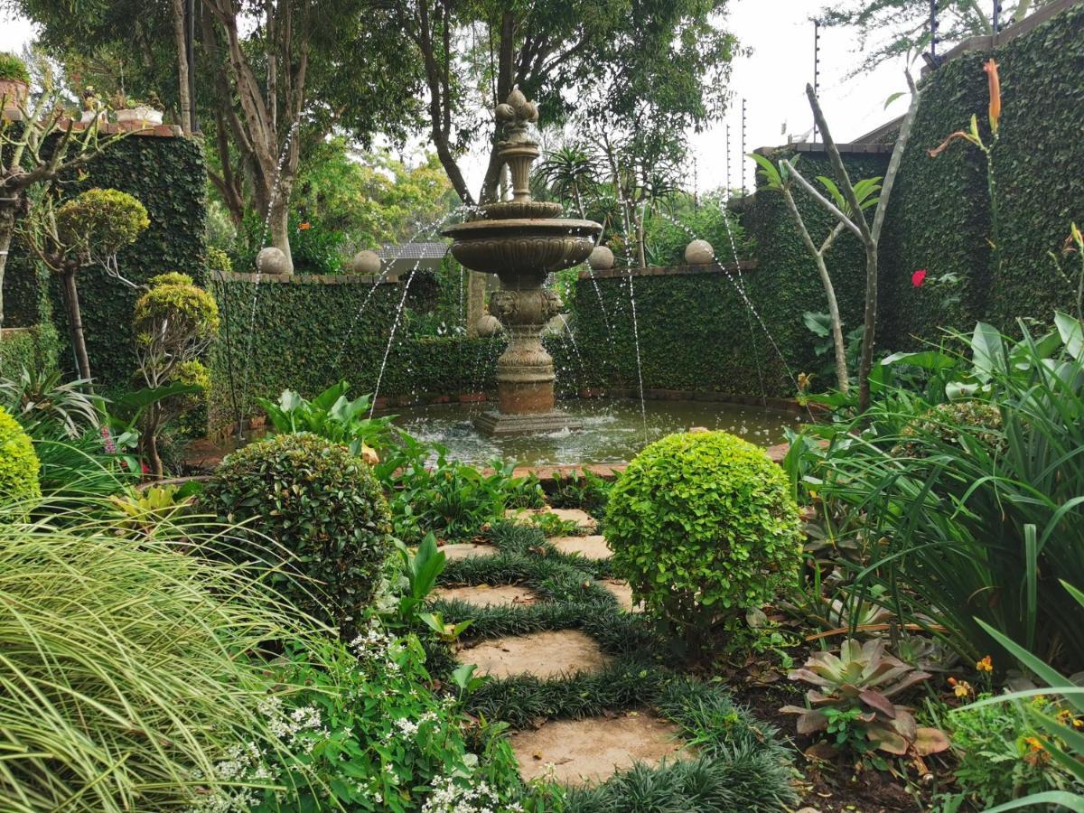 At 98 On Lynburn Guest House Pretoria Luaran gambar