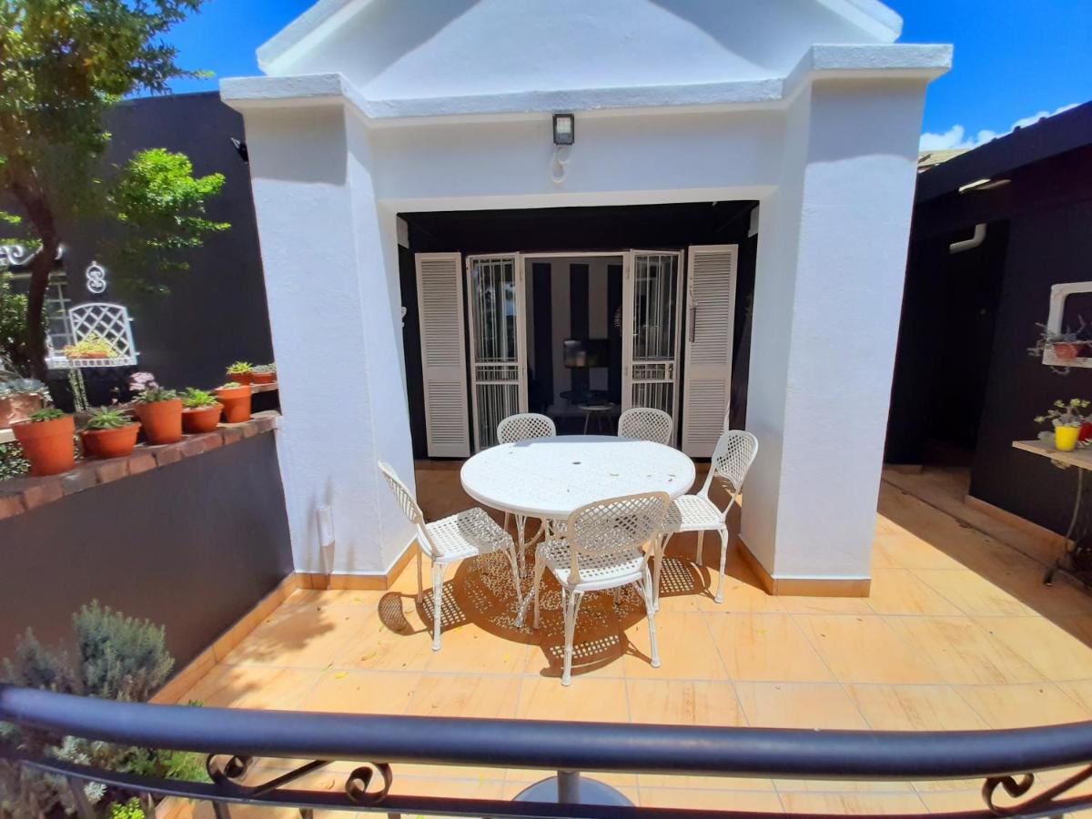 At 98 On Lynburn Guest House Pretoria Luaran gambar