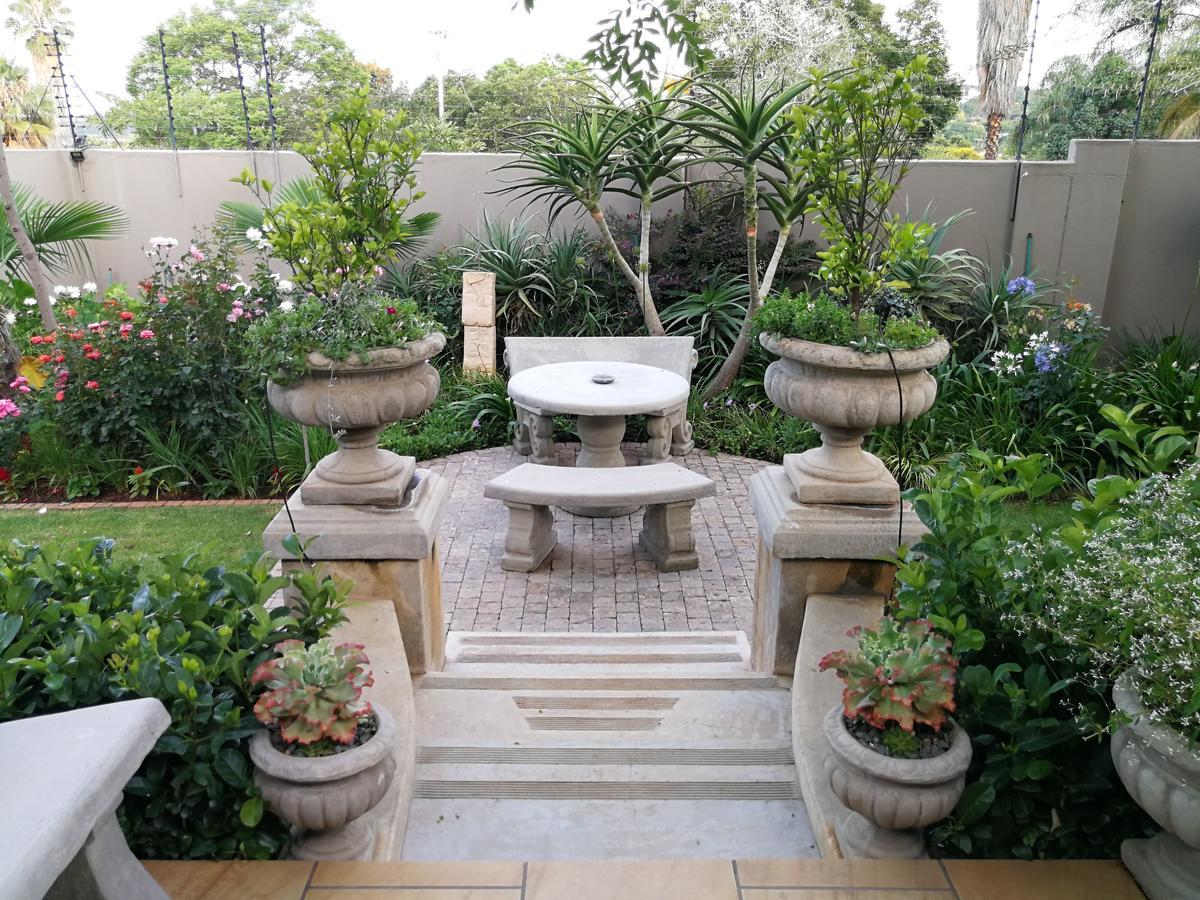 At 98 On Lynburn Guest House Pretoria Luaran gambar