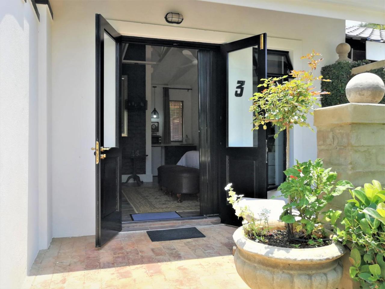 At 98 On Lynburn Guest House Pretoria Luaran gambar